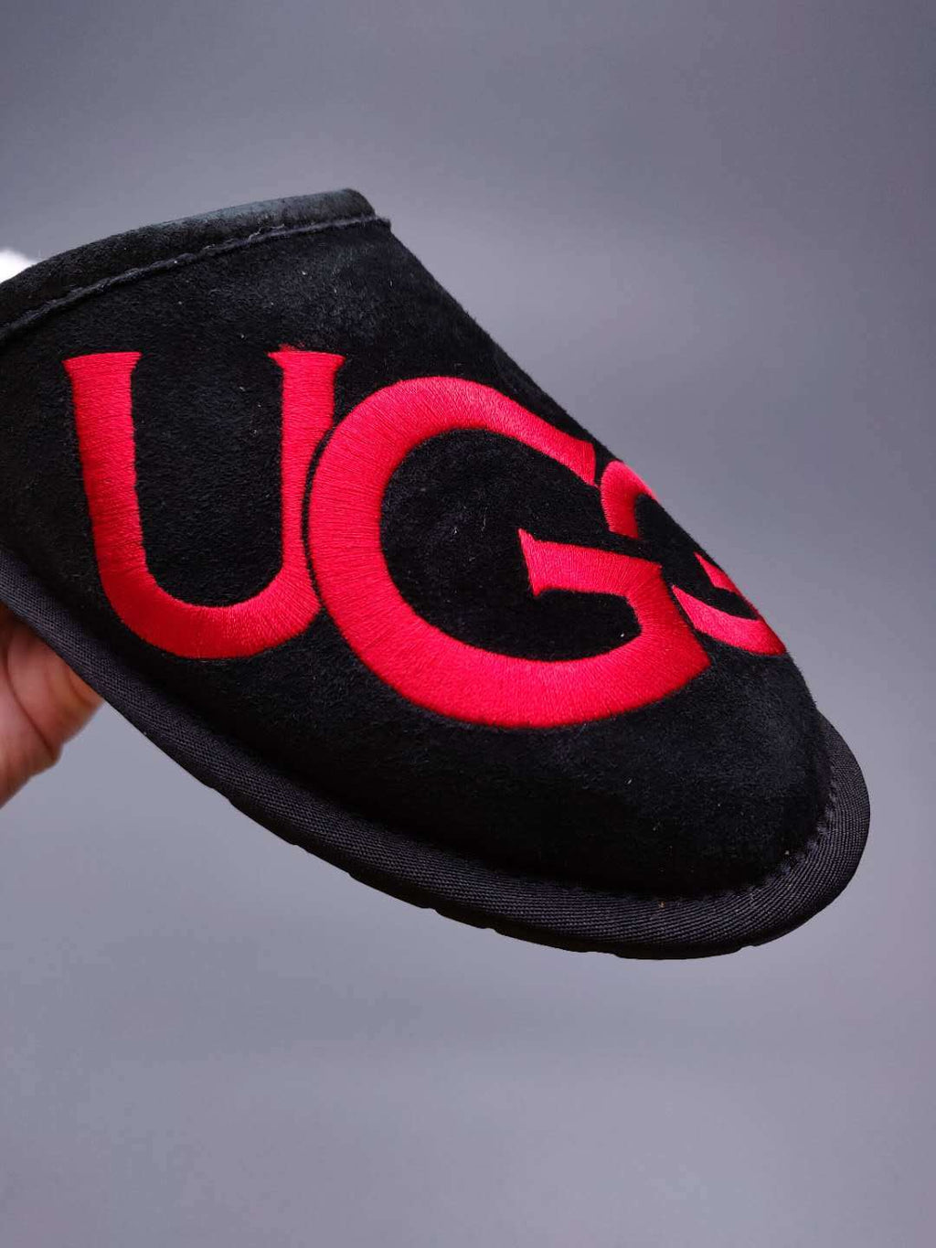 Black Indoor Slippers with Oversized G Detail | 2593
