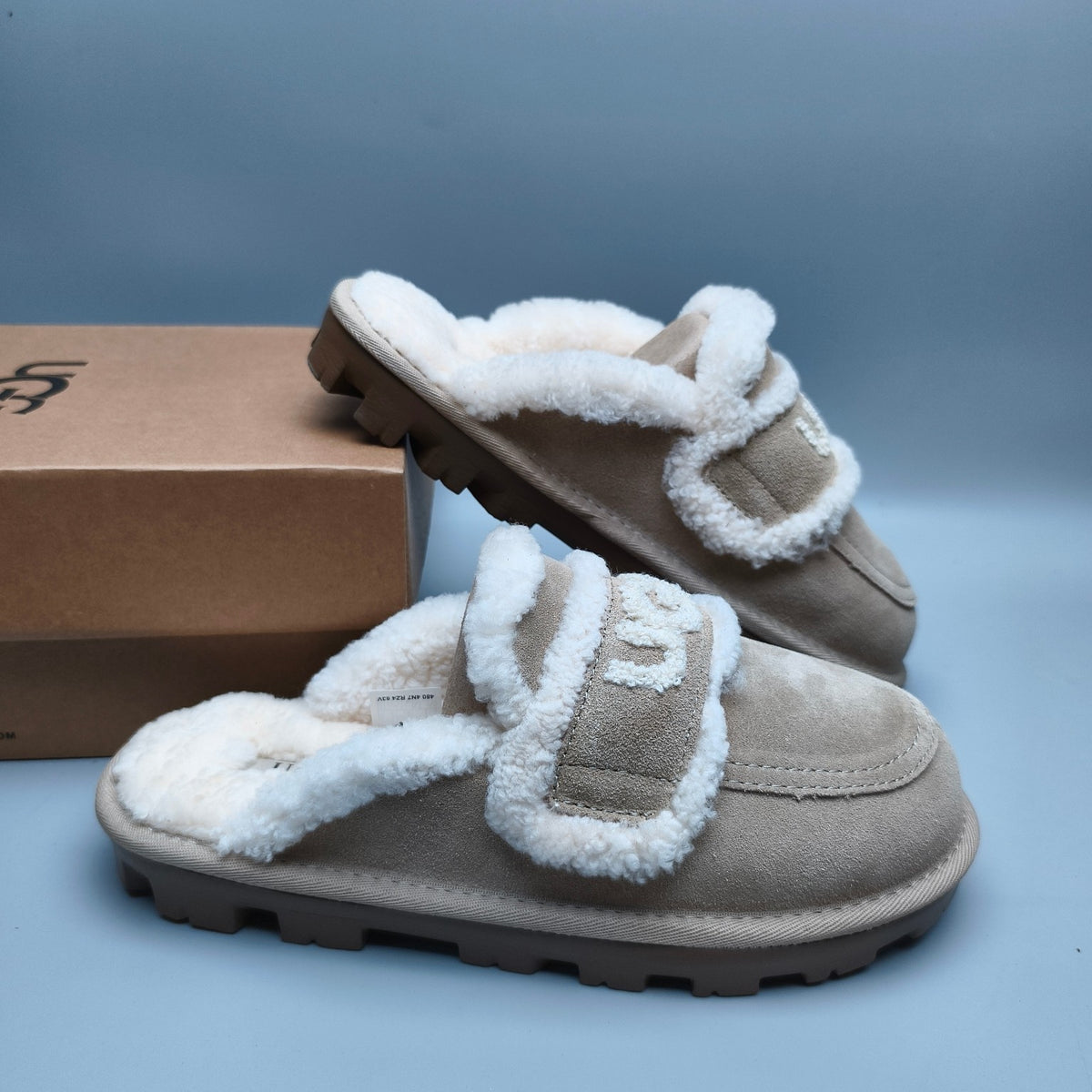Sand Curly Plush Slippers with Oversized Logo | 1206