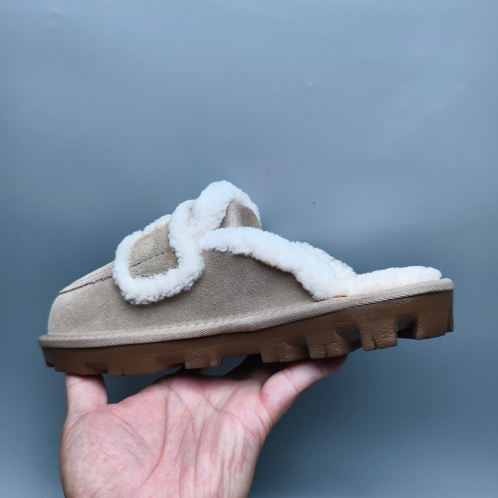 Sand Curly Plush Slippers with Oversized Logo | 1206