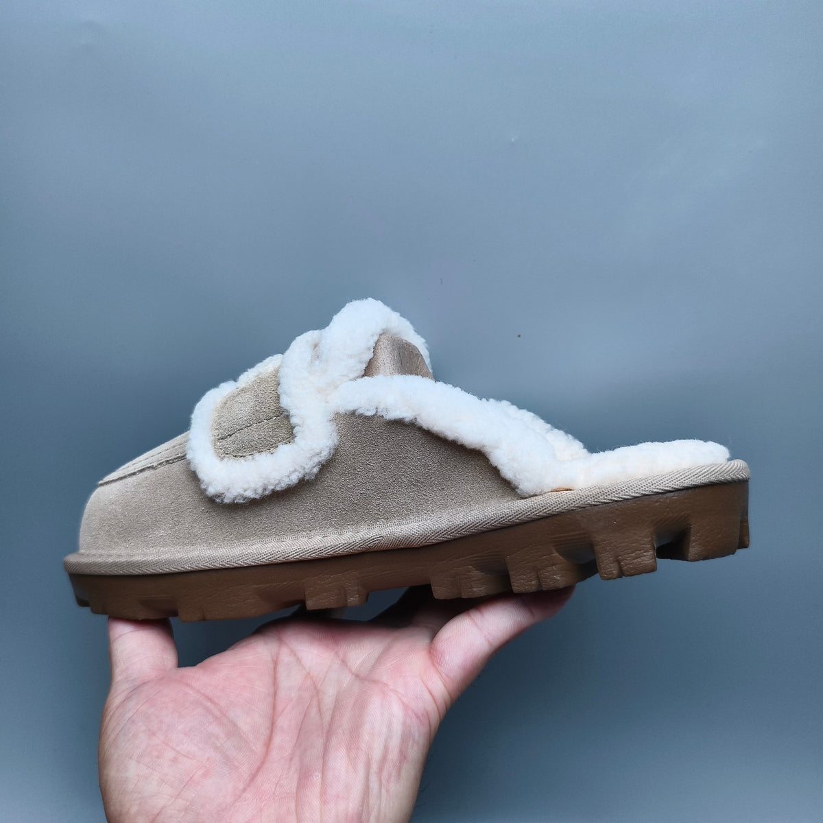 Sand Curly Plush Slippers with Oversized Logo | 1206