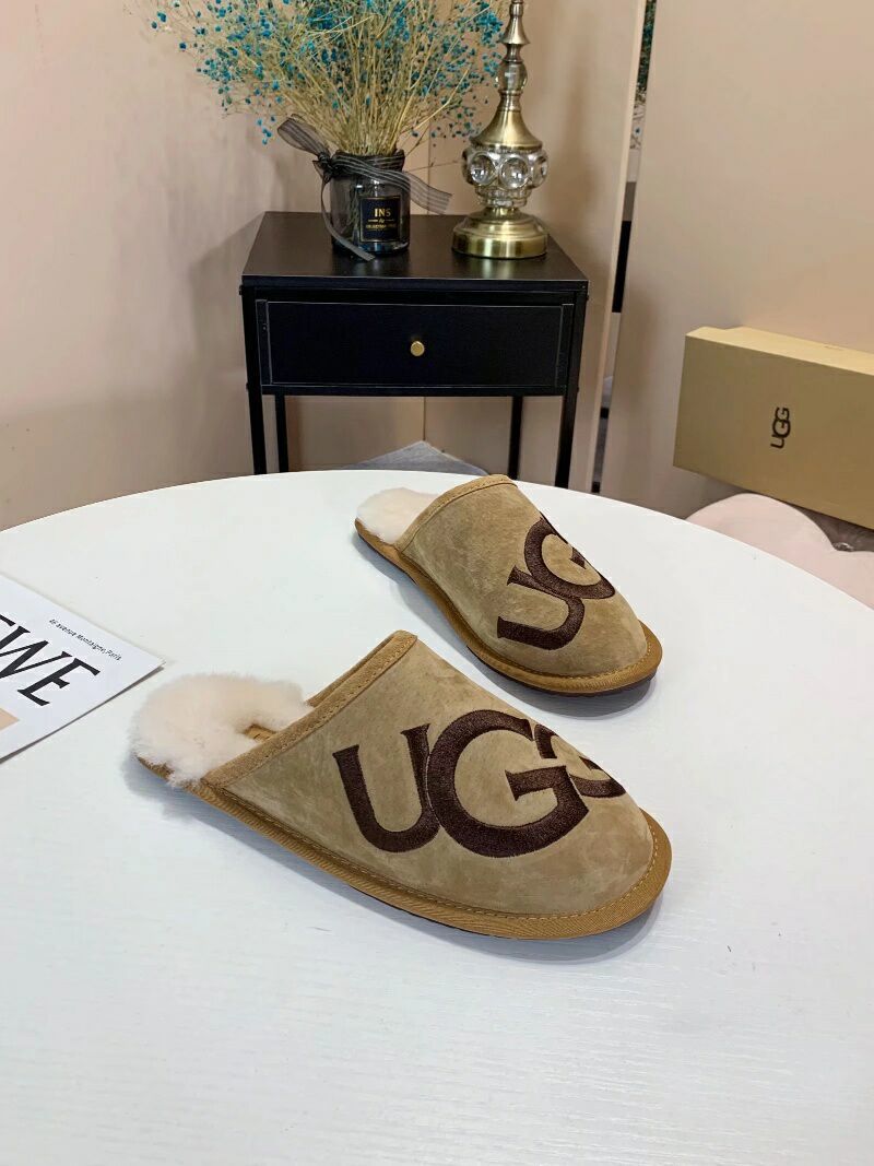 Chestnut Indoor Slippers with Oversized G Detail | 2593