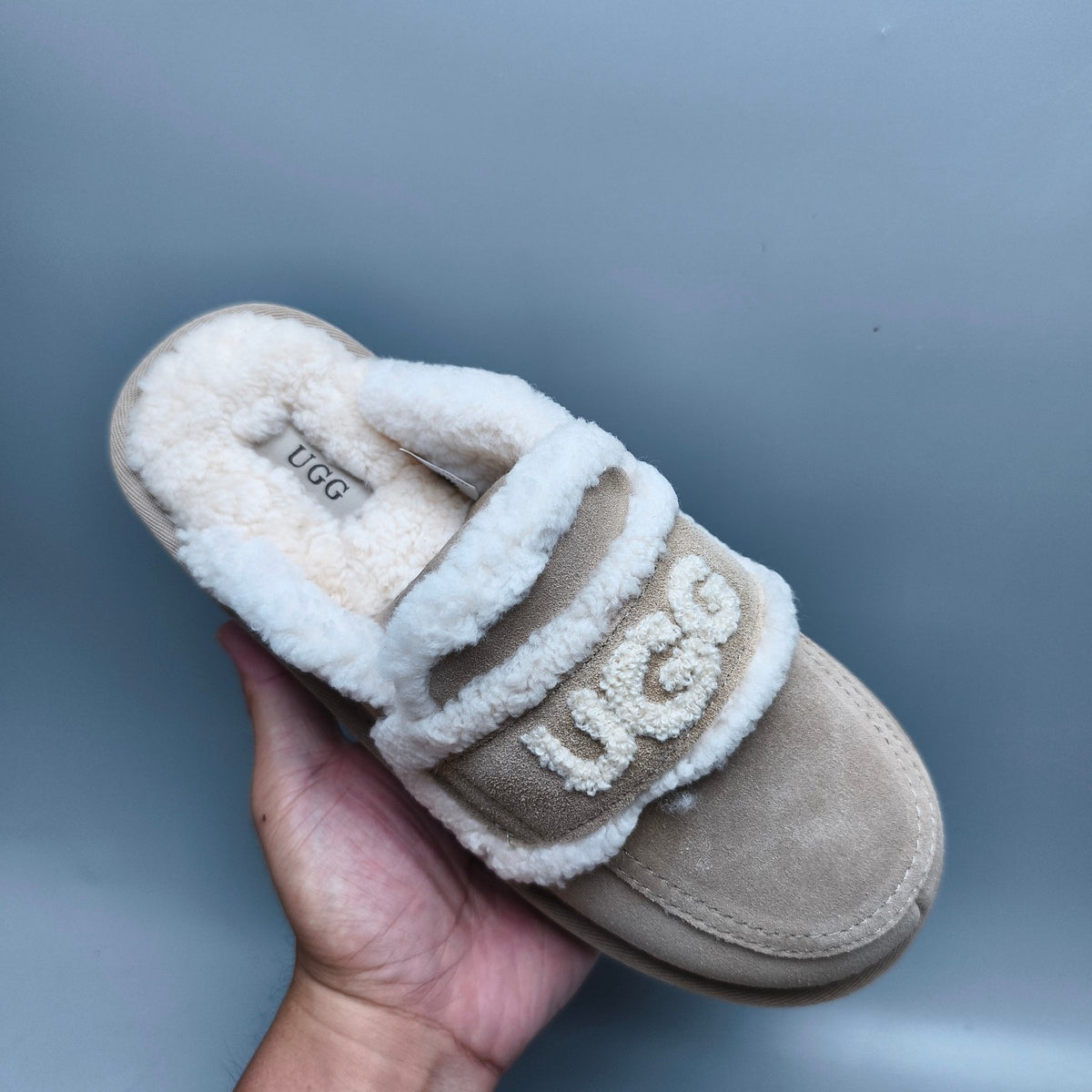 Sand Curly Plush Slippers with Oversized Logo | 1206
