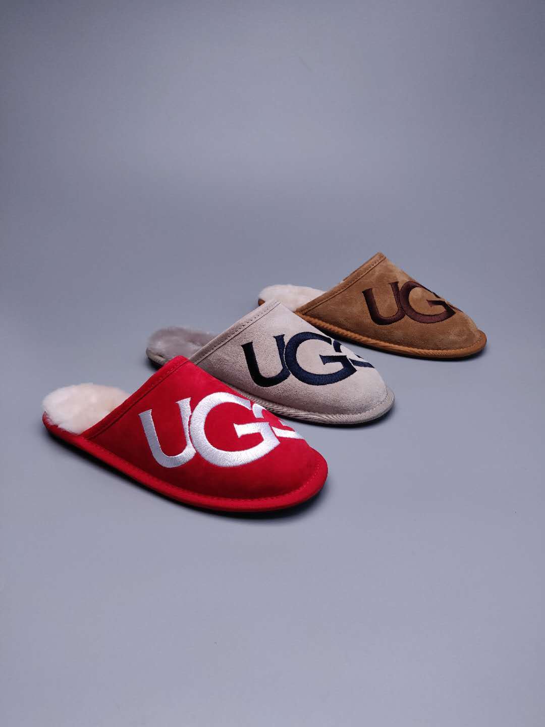 Gray Indoor Slippers with Oversized G Detail | 2593