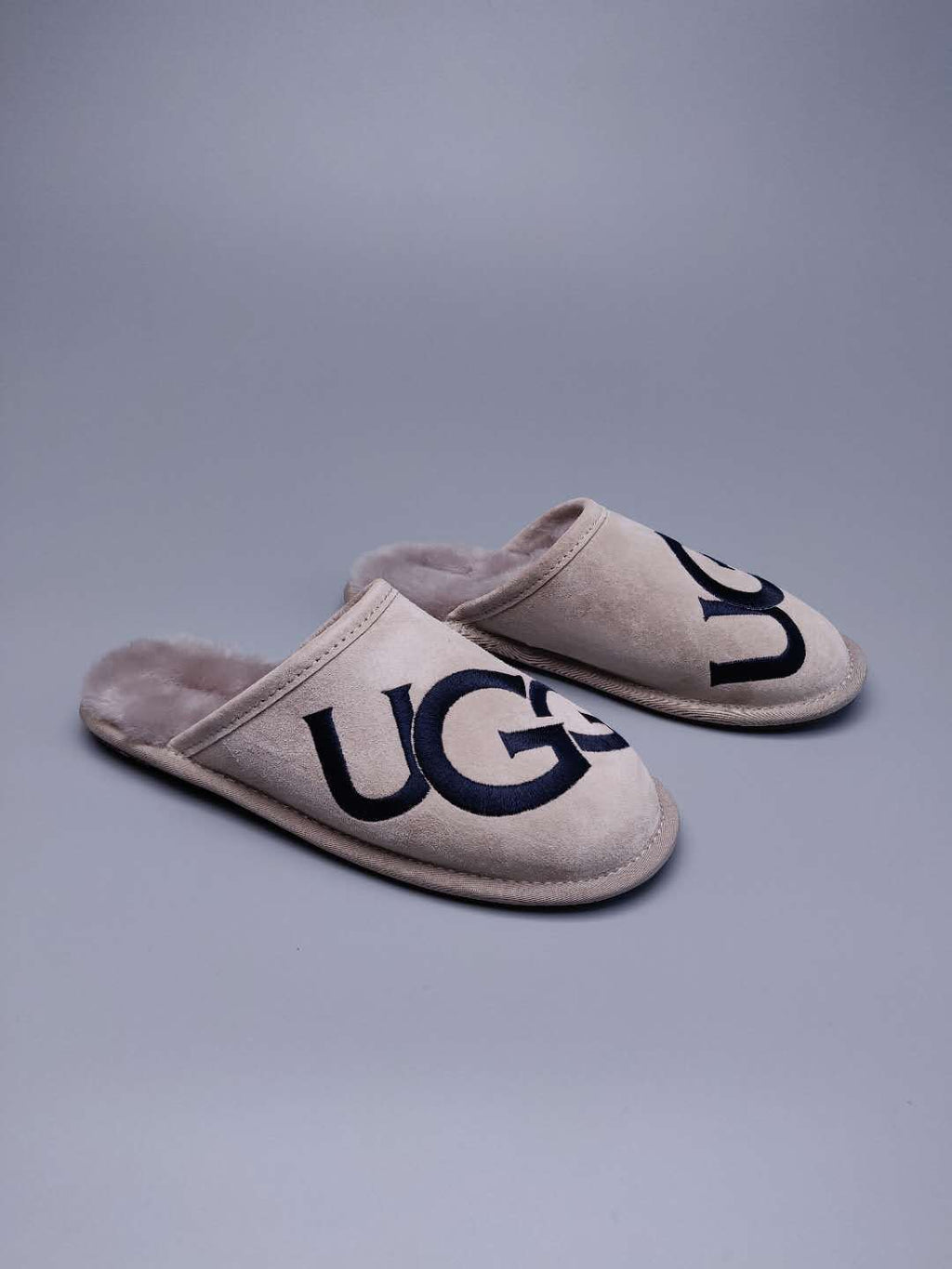 Gray Indoor Slippers with Oversized G Detail | 2593