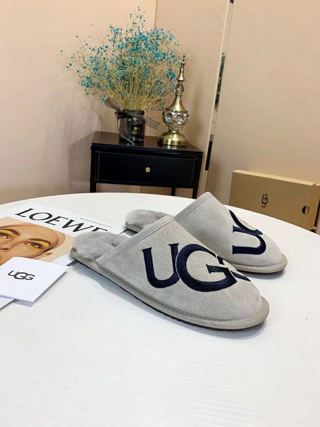 Gray Indoor Slippers with Oversized G Detail | 2593