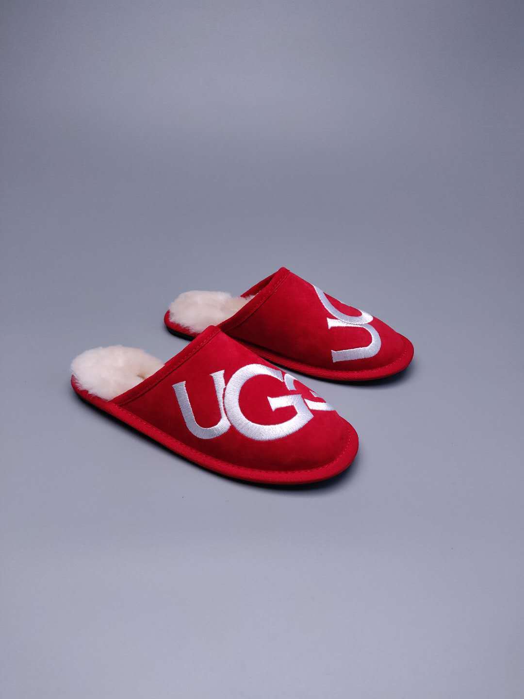 Bright Red Indoor Slippers with Oversized G Detail | 2593